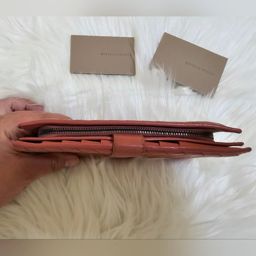 Bottega Veneta Intrecciato Flap Wallet, coral - Picture 5 of 14